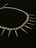Collar plateado de pinchos