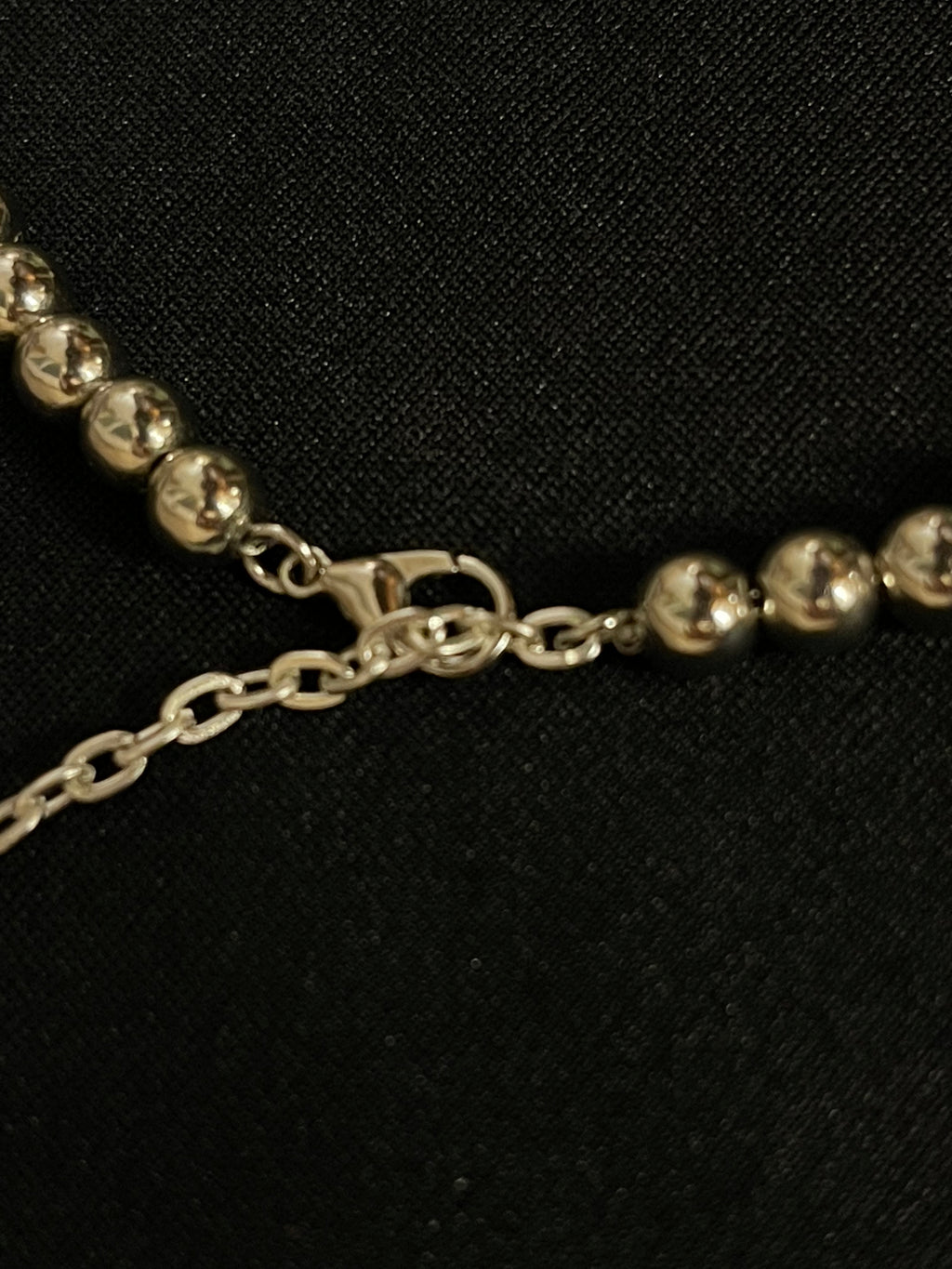 Collar plateado de pinchos
