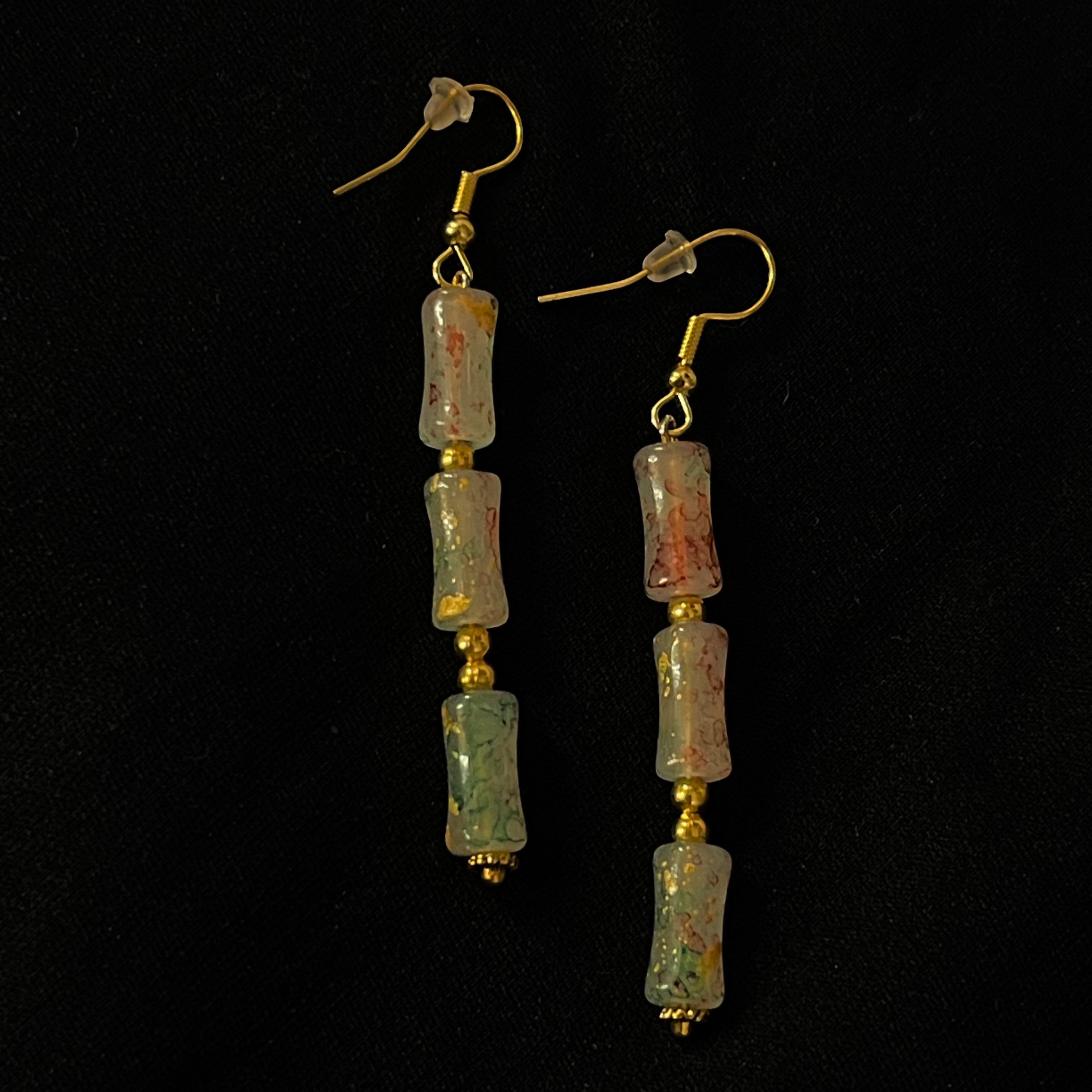 Pendientes "Flores de Oro" – Resina con Pan de Oro y Motivos Verdes