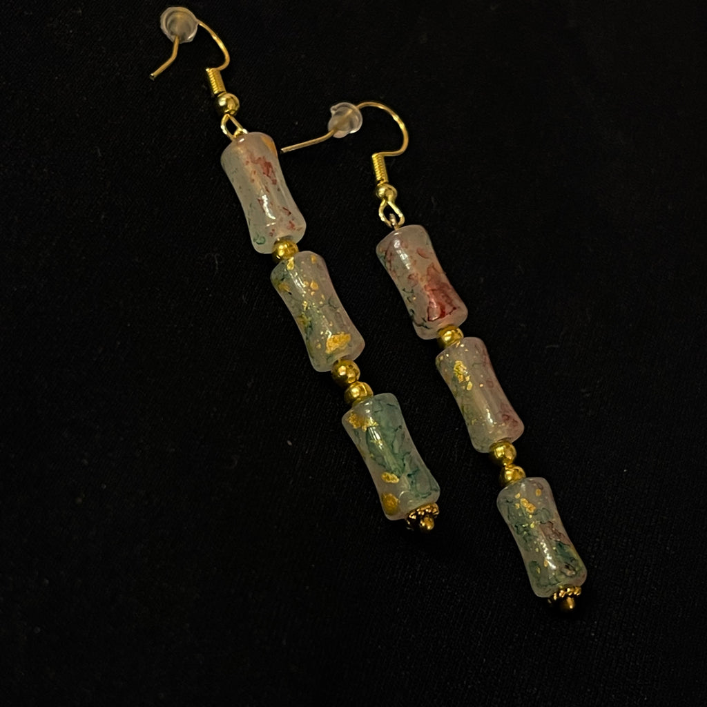 Pendientes "Flores de Oro" – Resina con Pan de Oro y Motivos Verdes