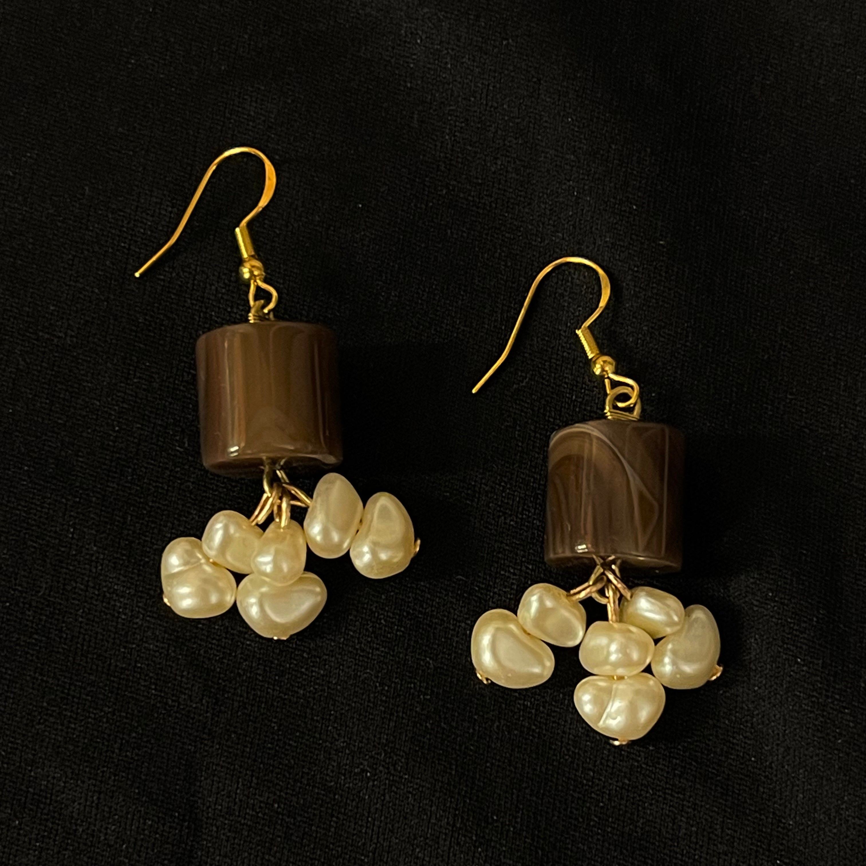 Pendientes "Moca y Nácar" – Piedra Marmolada y Racimo de Perlas